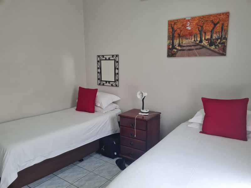 To Rent- Stunning 4 bedroom house with 2 bedroom flat close to Primary school - Photo 10