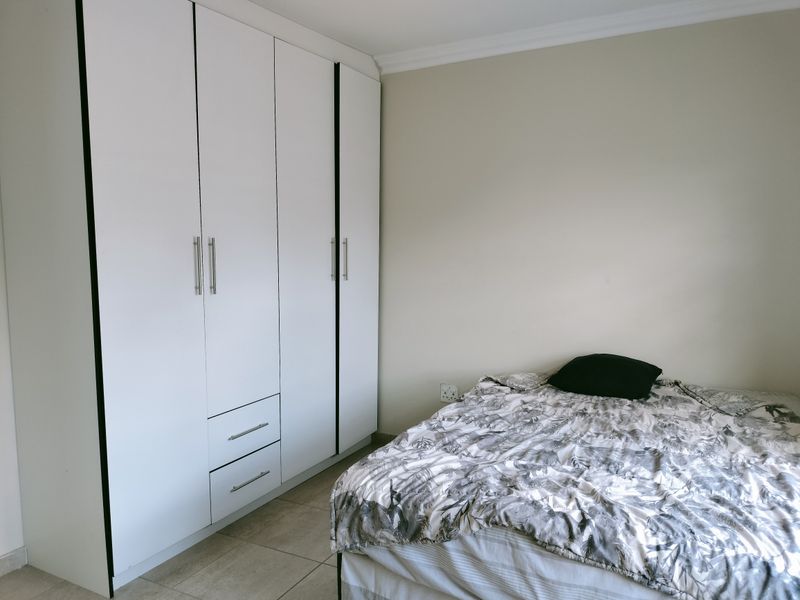 Stunning Newly Renovated Hidden Gem in Tasbet Park - Photo 10