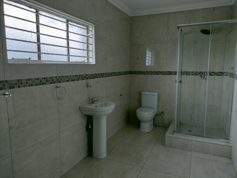 Stunning Newly Renovated Hidden Gem in Tasbet Park - Photo 6