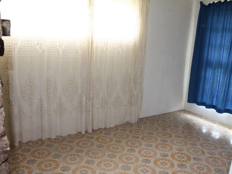 A vintage family home with three bedrooms, a strong foundation. - Photo 9