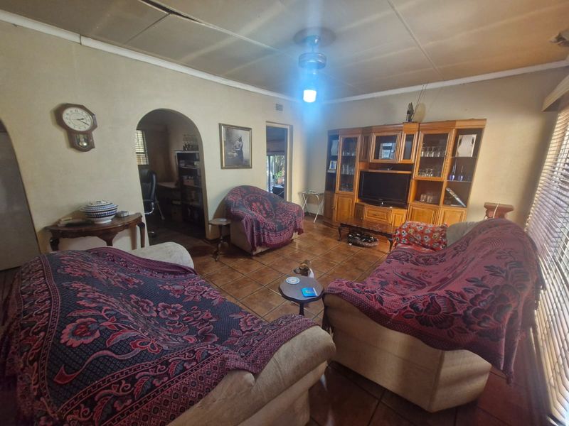3-Bedroom Home For Sale in Sunairpark {Great Potential} - Photo 7