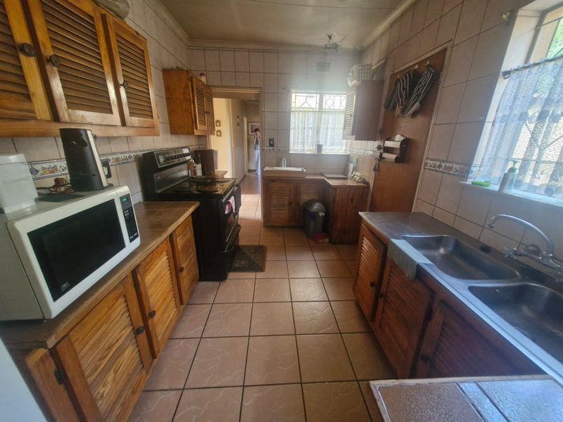 3-Bedroom Home For Sale in Sunairpark {Great Potential} - Photo 2