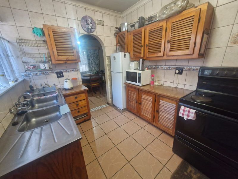 3-Bedroom Home For Sale in Sunairpark {Great Potential} - Photo 3