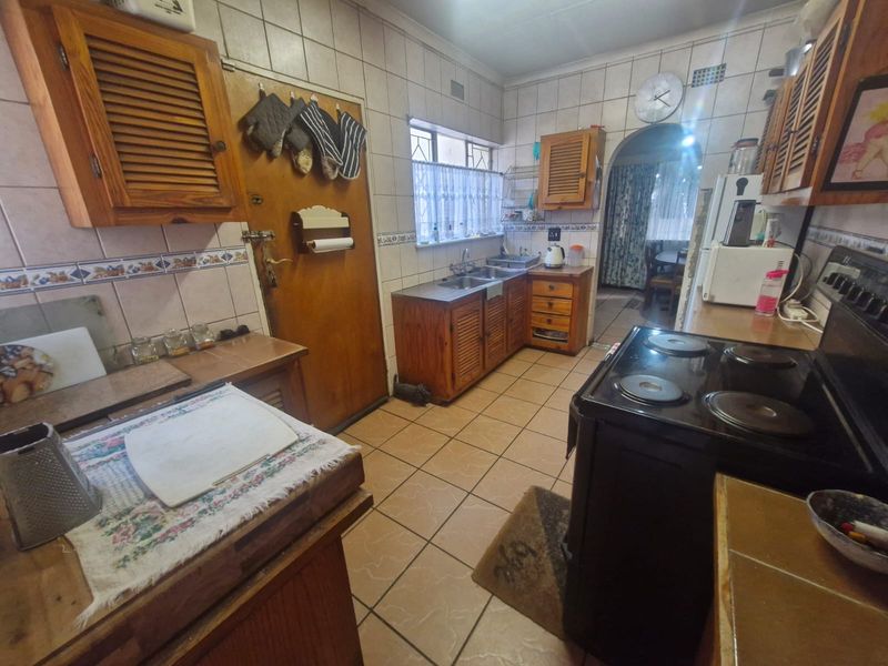 3-Bedroom Home For Sale in Sunairpark {Great Potential} - Photo 4