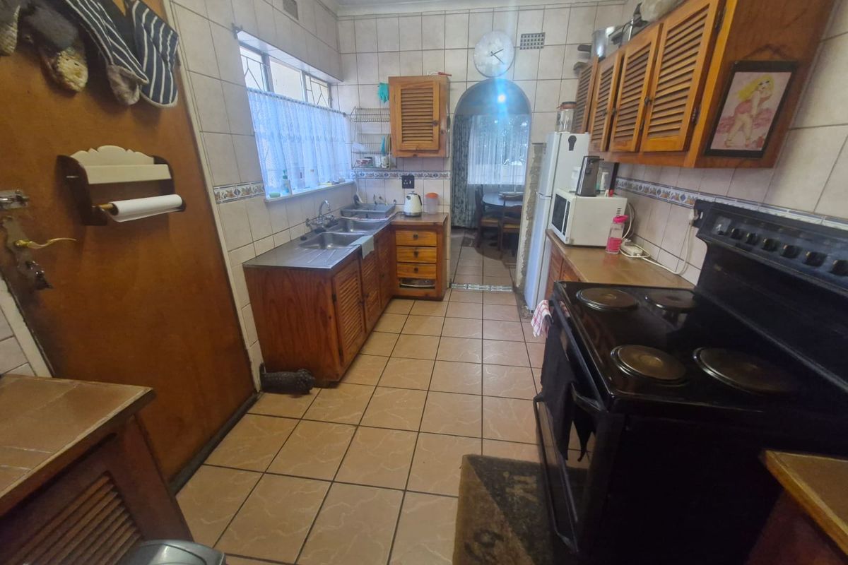 3-Bedroom Home For Sale in Sunairpark {Great Potential} - Photo 5