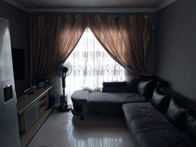 Neat home in Vanderbijlpark with a modern feel. - Photo 6
