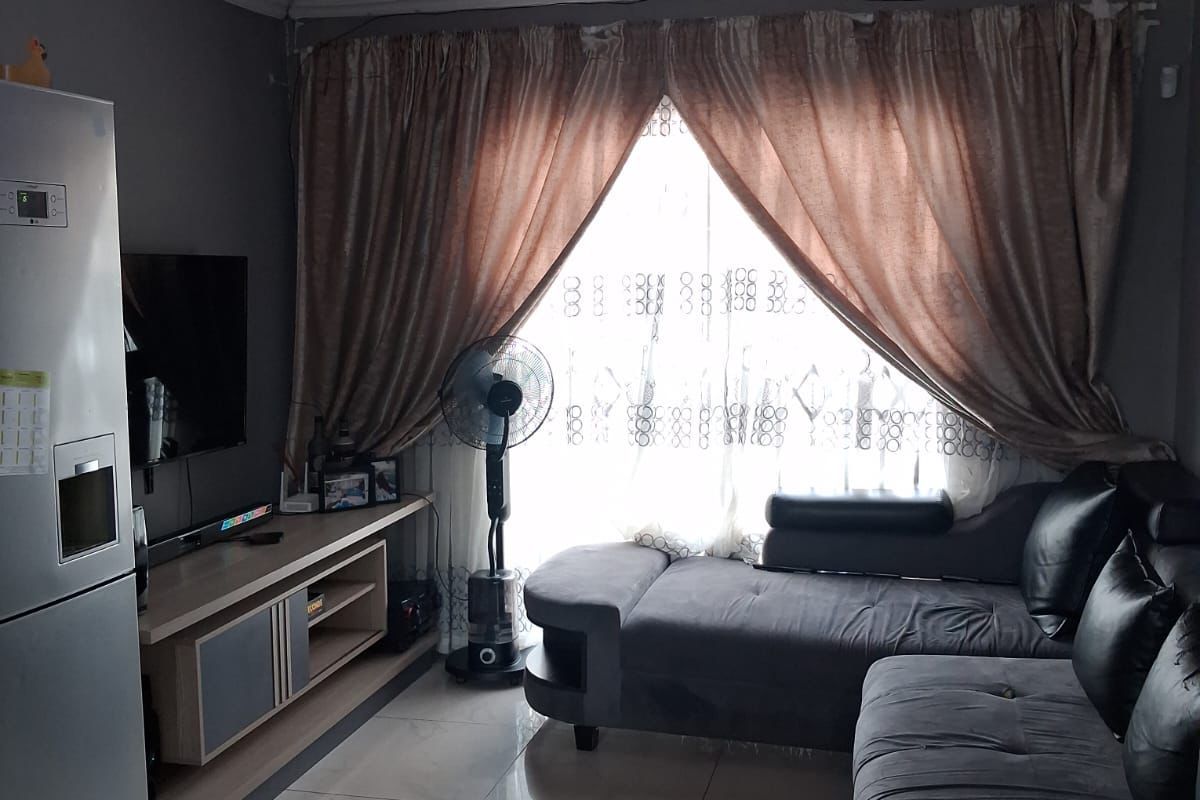 Neat home in Vanderbijlpark with a modern feel. - Photo 4
