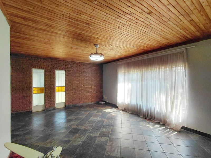 Spacious 4 Bedroom Family Home in Chroompark - Photo 8