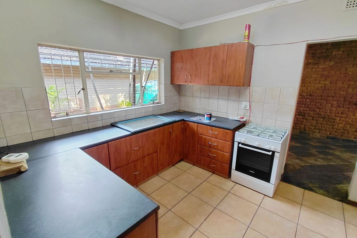Spacious 4 Bedroom Family Home in Chroompark - Photo 4