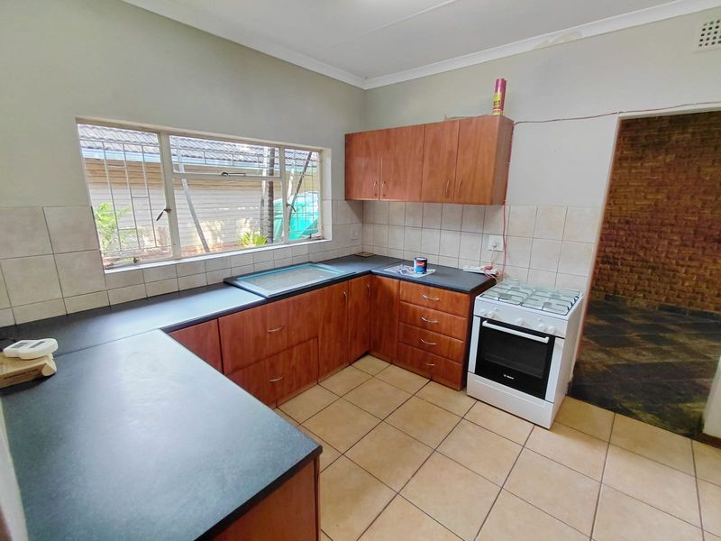 Spacious 4 Bedroom Family Home in Chroompark - Photo 4