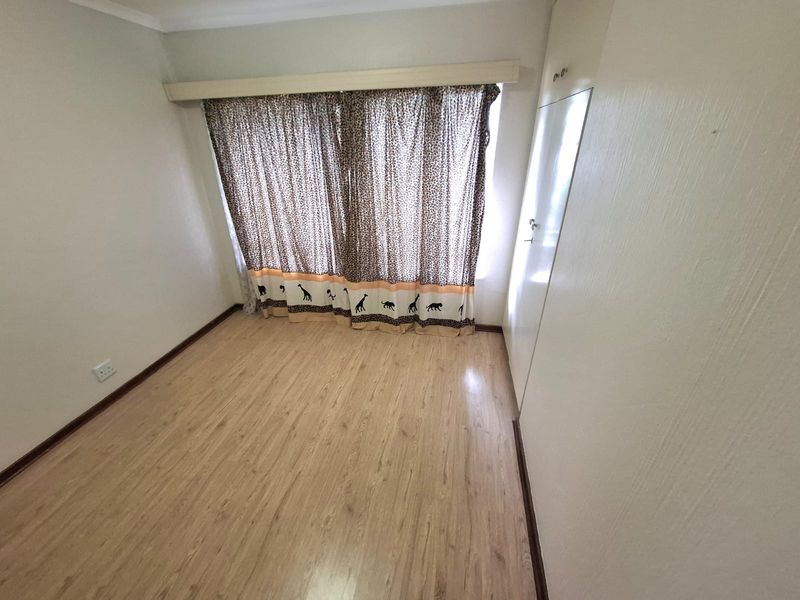 Spacious Family Home With Flatlet - Photo 10