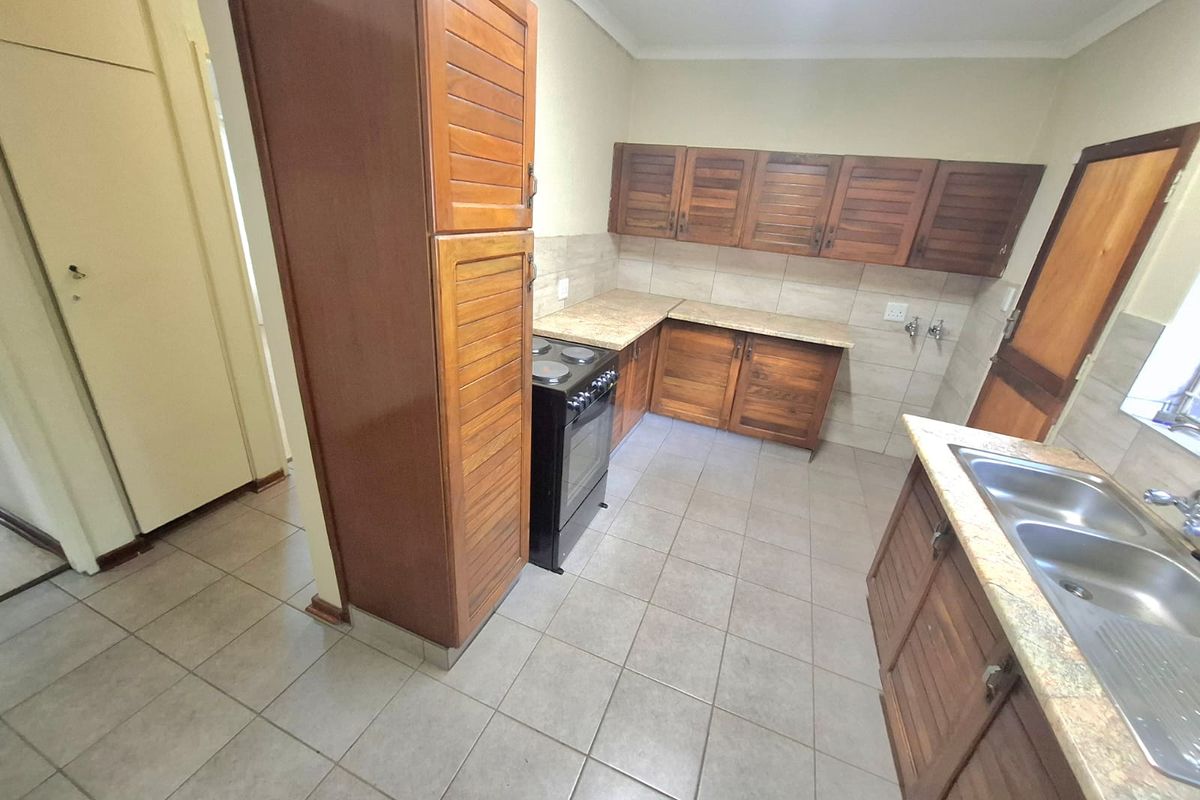 Spacious Family Home With Flatlet - Photo 2