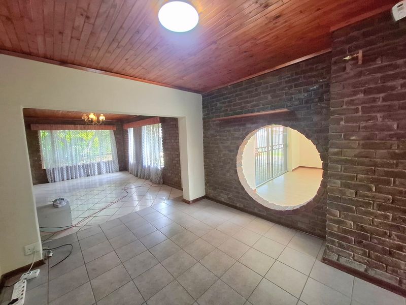 Spacious Family Home With Flatlet - Photo 8