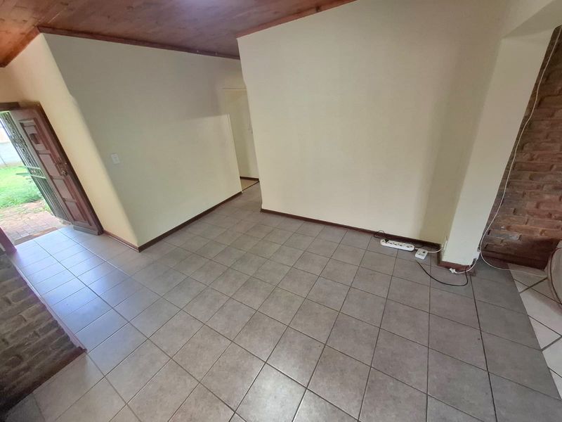 Spacious Family Home With Flatlet - Photo 7