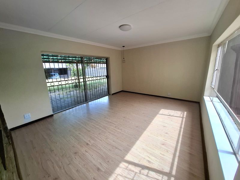 Spacious Family Home With Flatlet - Photo 6