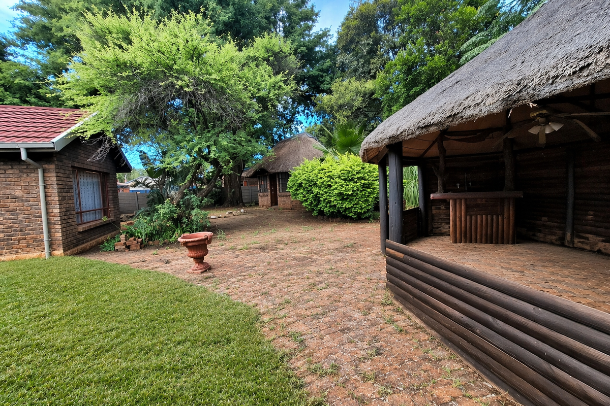 Spacious Family Home With Flatlet - Photo 3