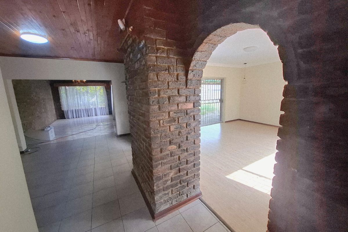 Spacious Family Home With Flatlet - Photo 5