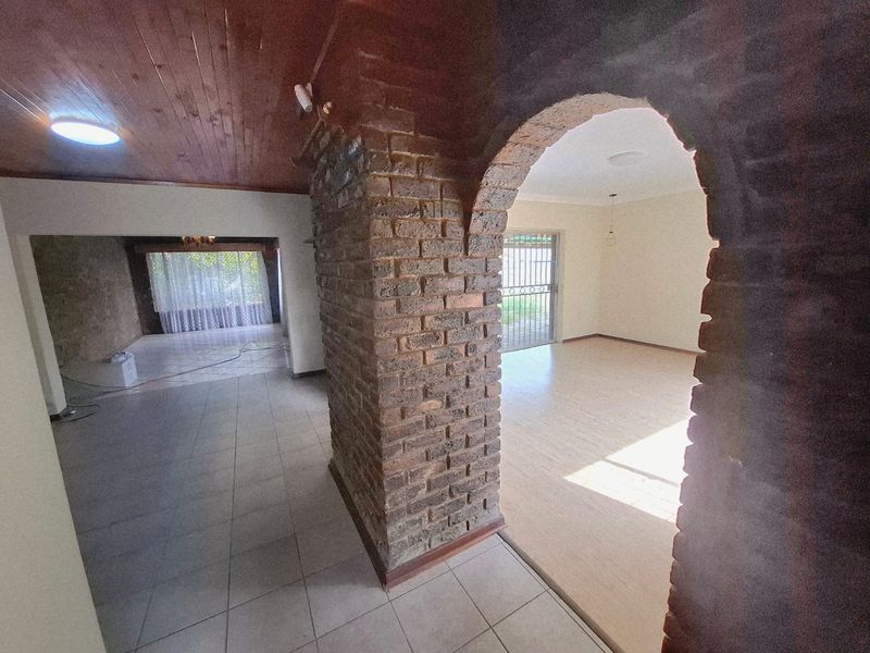 Spacious Family Home With Flatlet - Photo 5