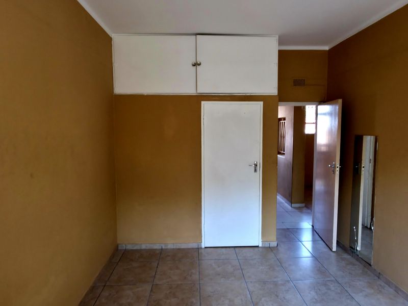 Sophisticated Two-Bedroom Residence with Private Garage - Photo 7