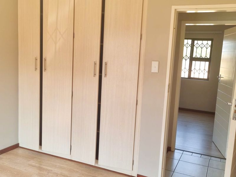 Modern Ground Floor 2-Bedroom Apartment To Rent in Terra Nova - Photo 5