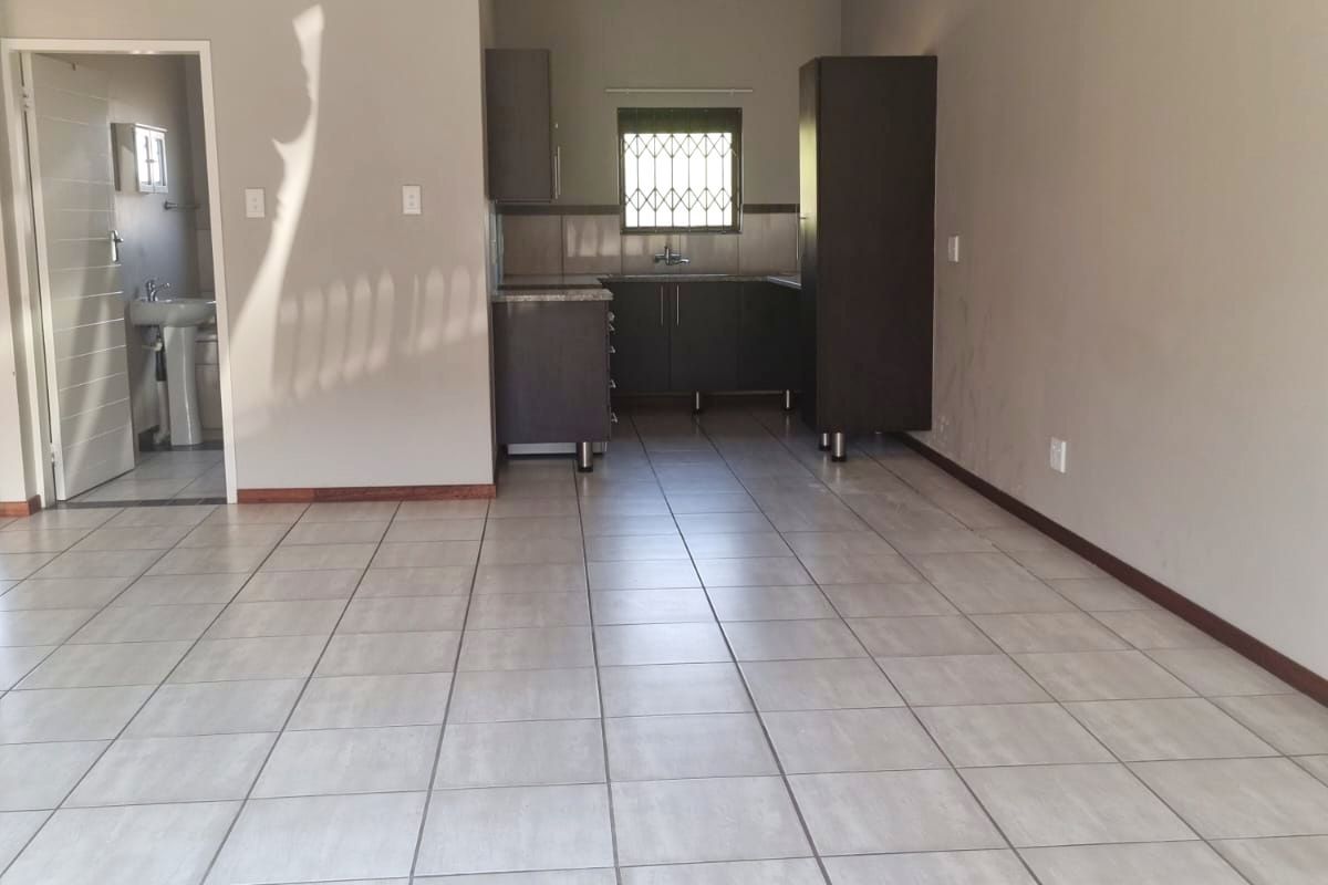 Modern Ground Floor 2-Bedroom Apartment To Rent in Terra Nova - Photo 2