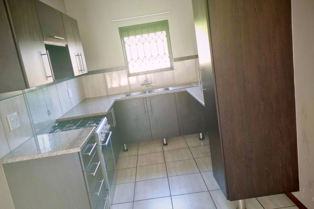 Modern Ground Floor 2-Bedroom Apartment To Rent in Terra Nova - Photo 3