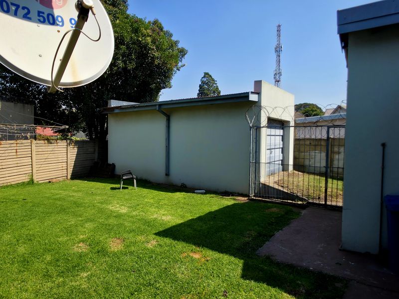 Residential property with potential for business - Photo 9