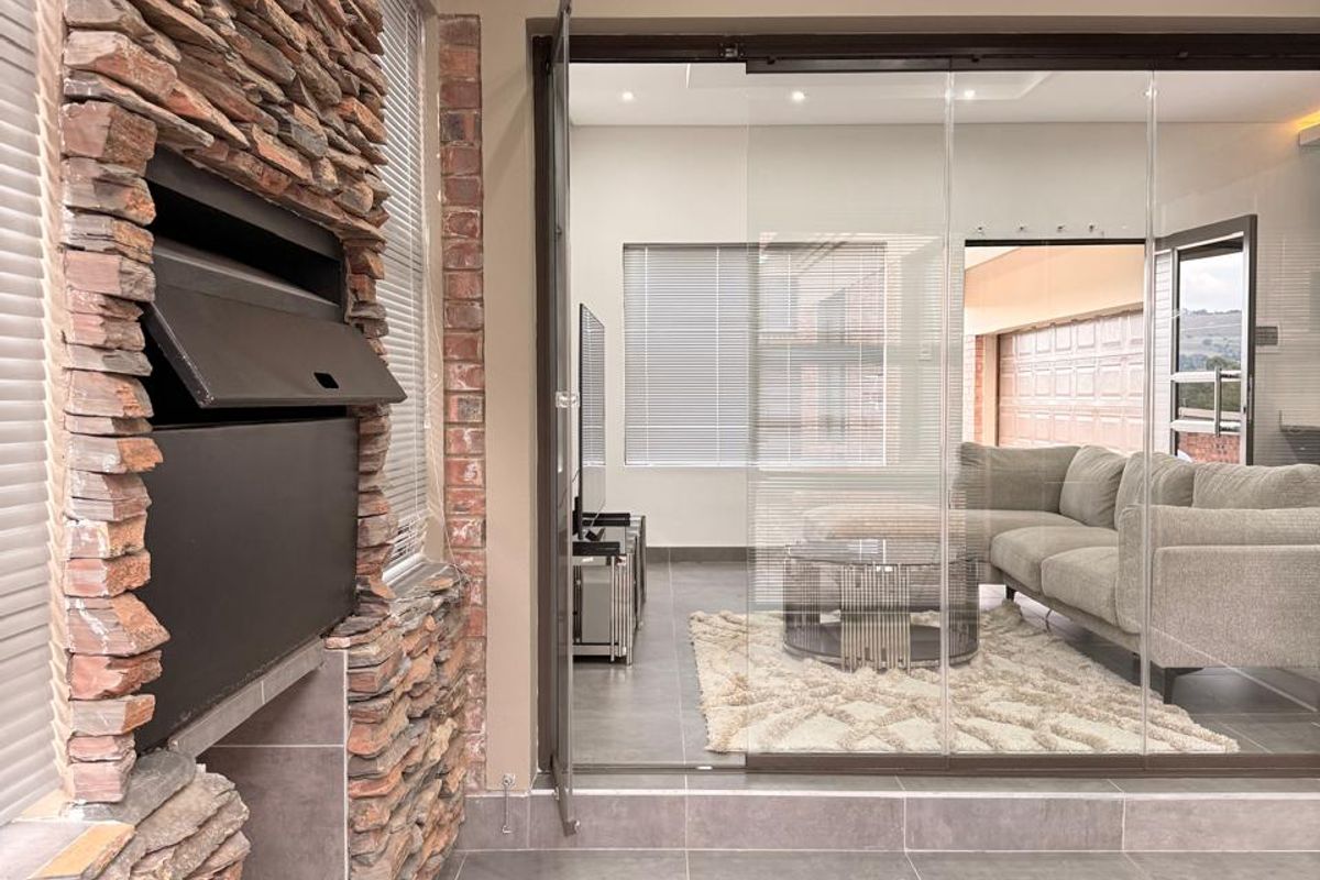 Ultra modern 3 Bedroom Townhouse in Schuinshoogte - Photo 4