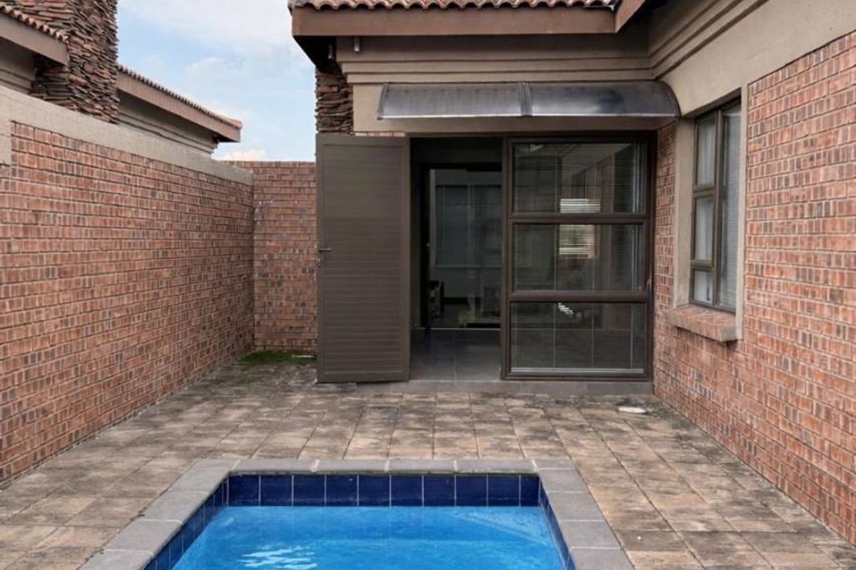 Ultra modern 3 Bedroom Townhouse in Schuinshoogte - Photo 4