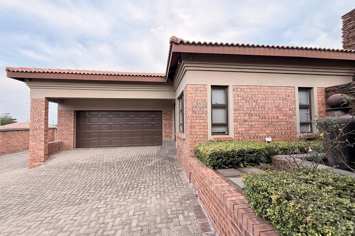 Ultra modern 3 Bedroom Townhouse in Schuinshoogte - Photo 3