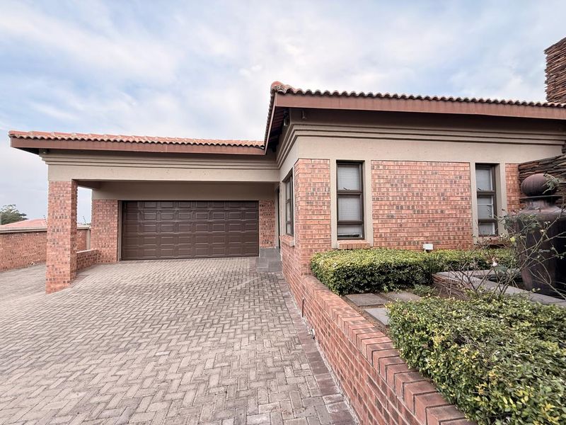 Ultra modern 3 Bedroom Townhouse in Schuinshoogte - Photo 3