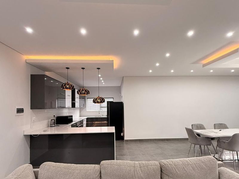 Ultra modern 3 Bedroom Townhouse in Schuinshoogte - Photo 10