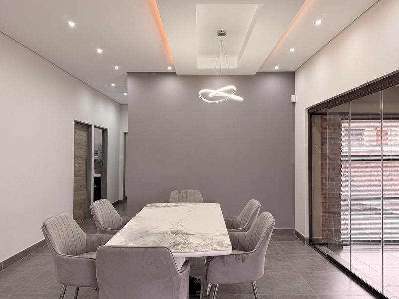 Ultra modern 3 Bedroom Townhouse in Schuinshoogte - Photo 6