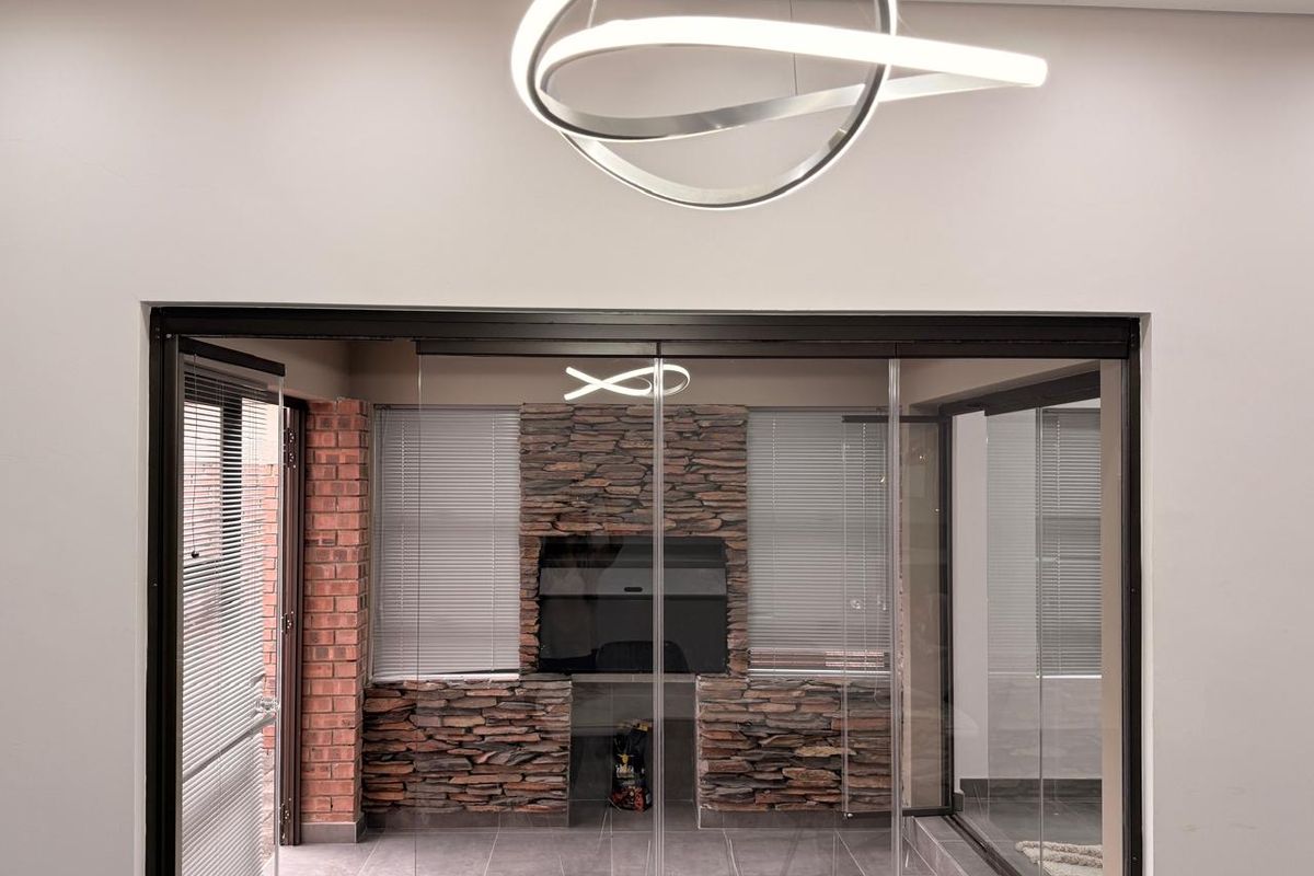 Ultra modern 3 Bedroom Townhouse in Schuinshoogte - Photo 5