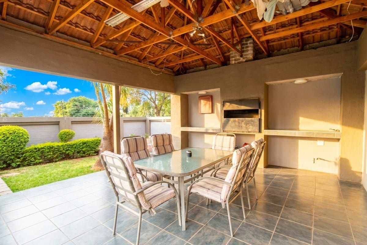 Stylish Full-Title Home in Magalieskruin - Photo 5