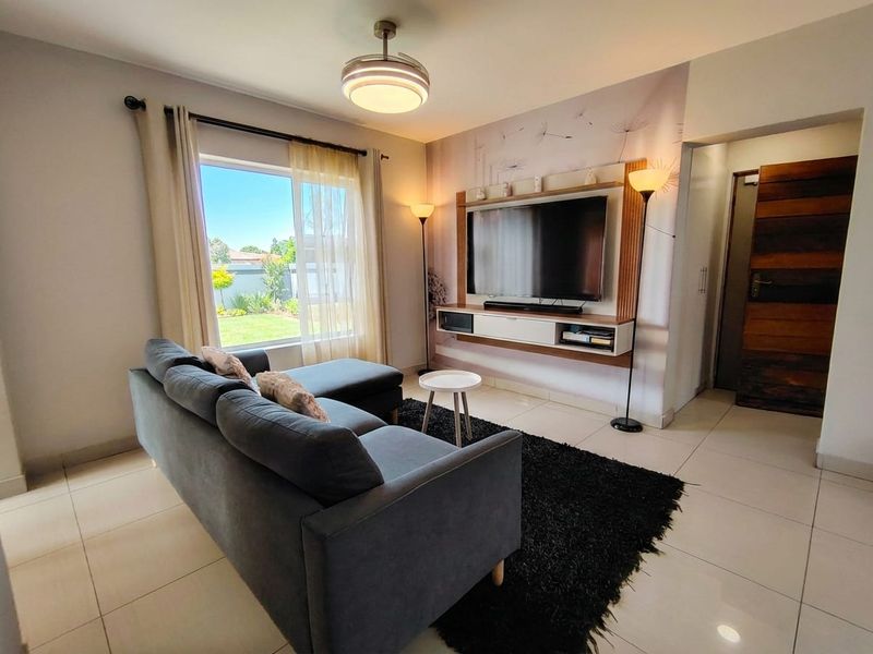 Stylish Full-Title Home in Magalieskruin - Photo 6