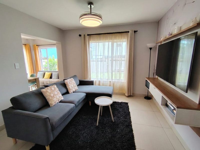 Stylish Full-Title Home in Magalieskruin - Photo 4