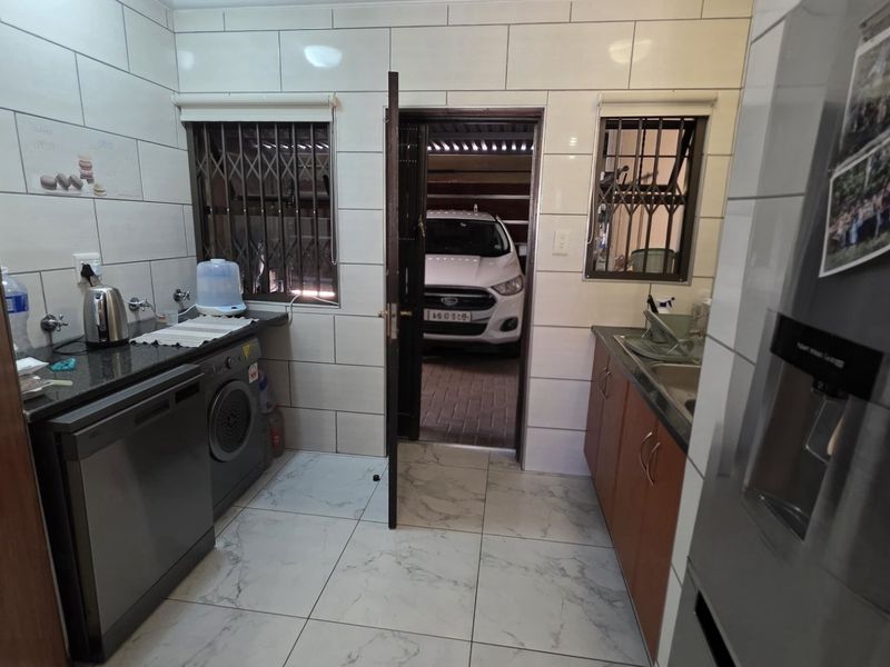 3 Bedroom Family Home on Offer! - Photo 8