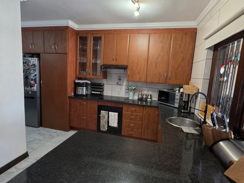 3 Bedroom Family Home on Offer! - Photo 7