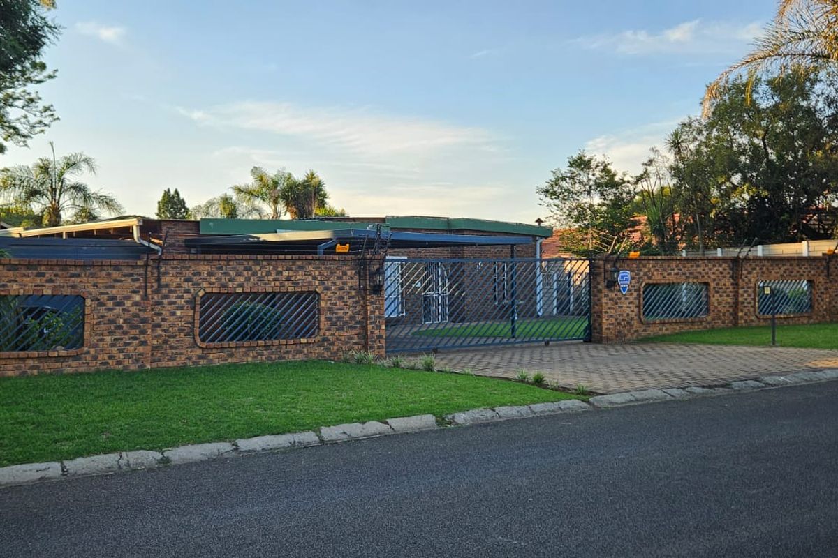 4 Bedroom House Sunair Park - Photo 2