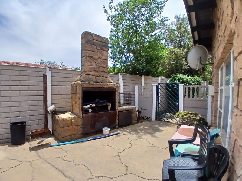 4 Bedroom House with pool in Sunair Park, Brakpan - Photo 10