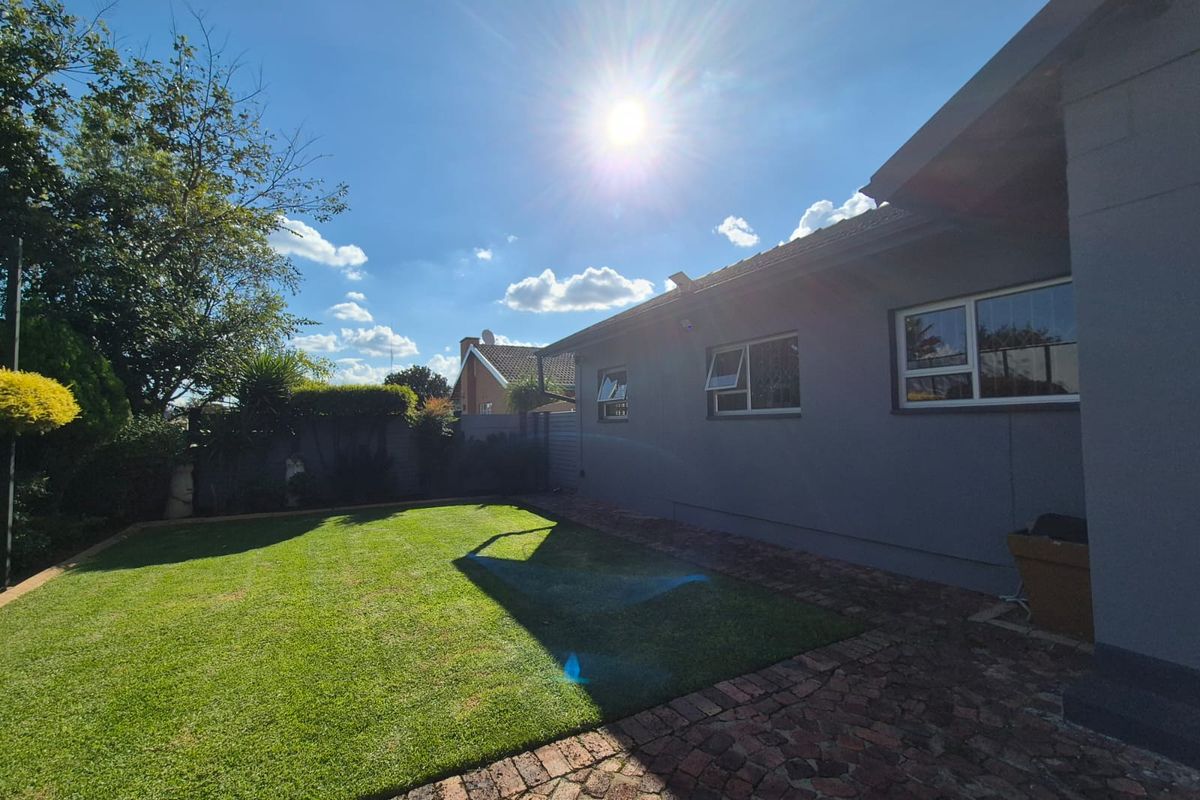 *!EXQUISITE PROPERTY FOR SALE- A TRUE GEM!* - Photo 5