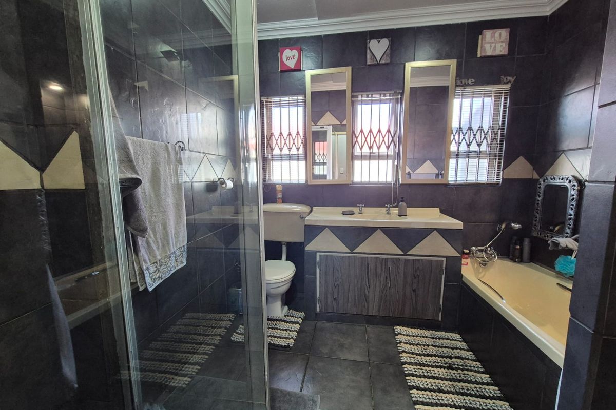 *!EXQUISITE PROPERTY FOR SALE- A TRUE GEM!* - Photo 3