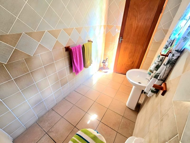 Spacious Family Home with Exceptional Potential - Photo 7