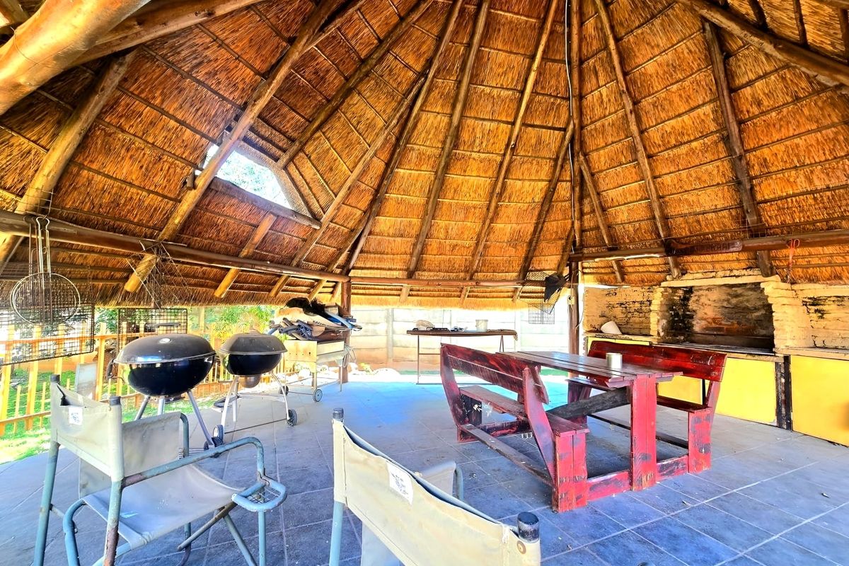 Spacious Family Home with Exceptional Potential - Photo 4