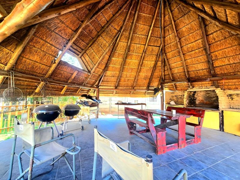 Spacious Family Home with Exceptional Potential - Photo 4