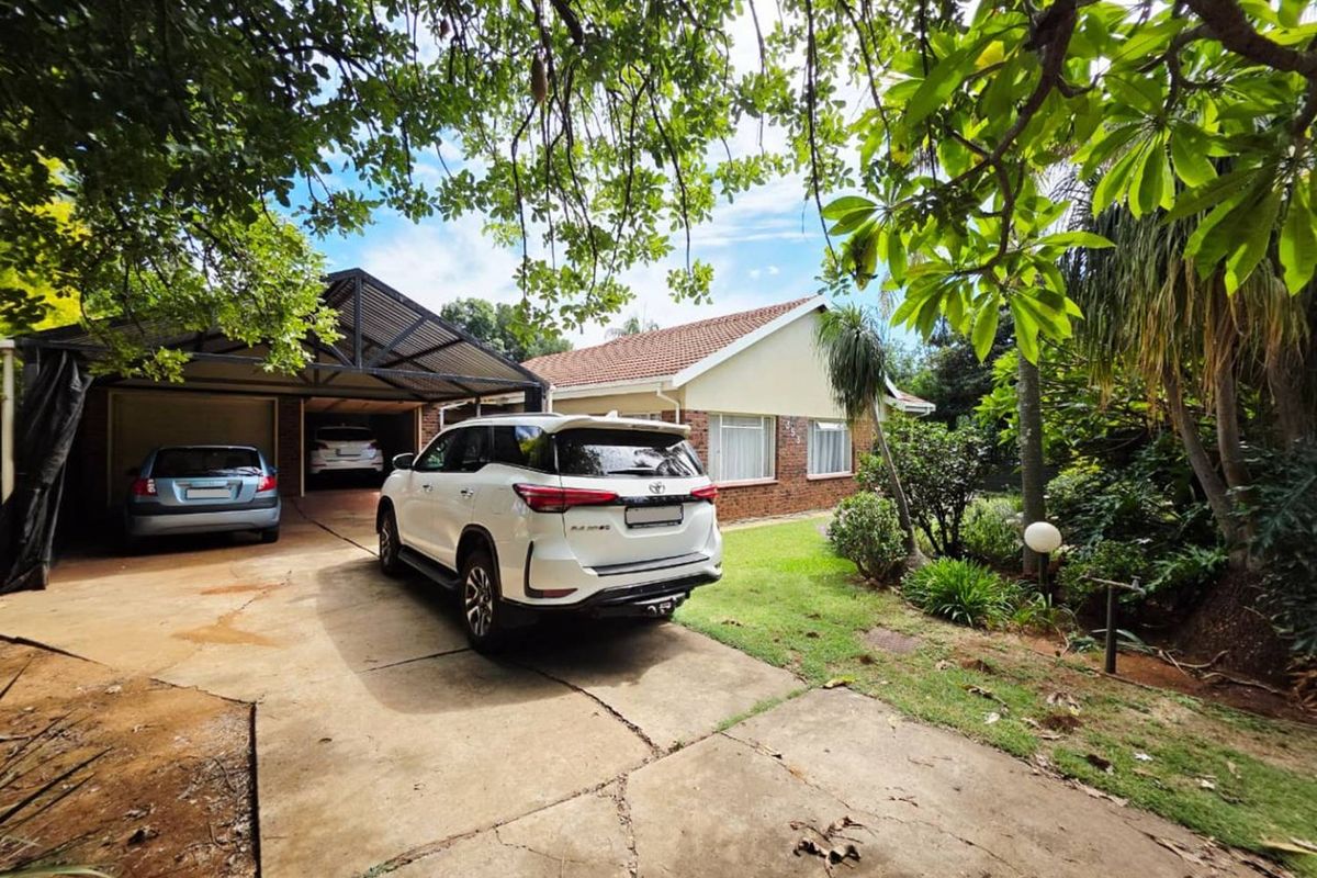 3 Bedroom family living and easy entertaining! - Photo 3