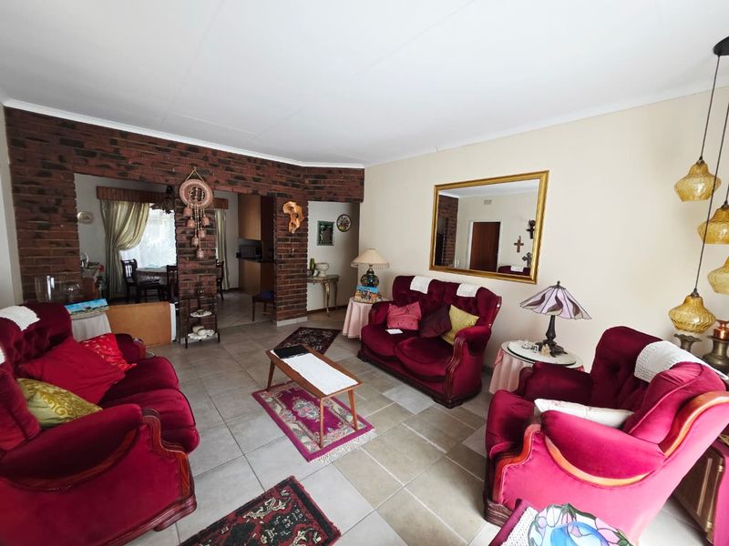 3 Bedroom family living and easy entertaining! - Photo 8