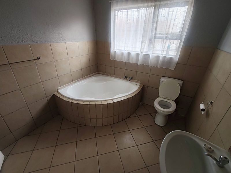 3 Bedroo House to Rent in Minnbron - Photo 9