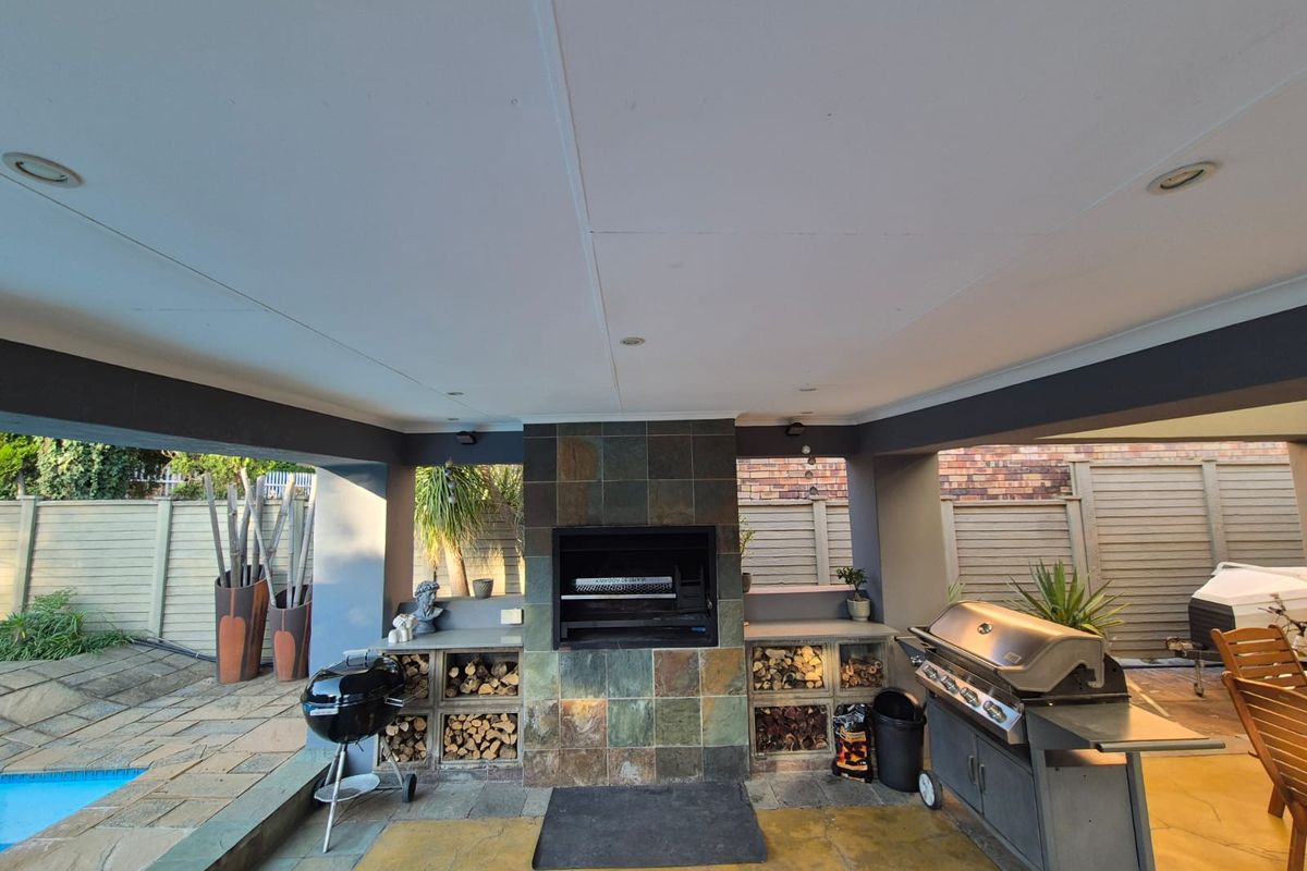 !LUXURY FAMILY HOME FOR SALE! - Photo 3